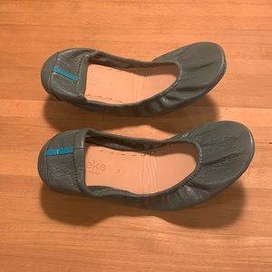 Tieks flats in a mossy green. Brand new!